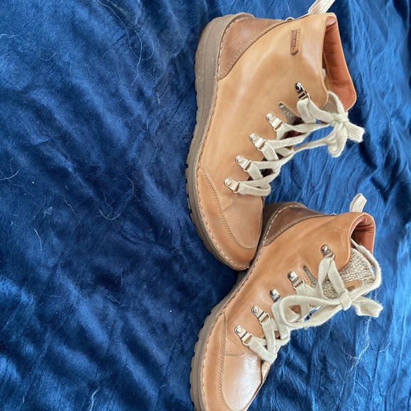 Tan, comfortable booties by Pikolinos. Awesome booties - Picture 4 of 4